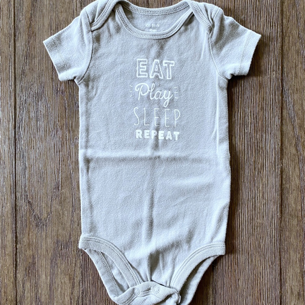 4/$10 Carter’s onesie bodysuit 9 month
